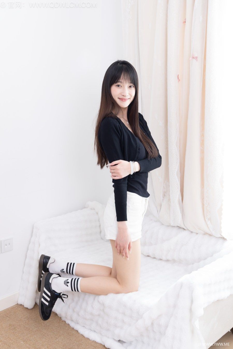 物恋传媒 NO.2663 山奈-帆布鞋、自然穿脏白棉袜-4 - HDMISS