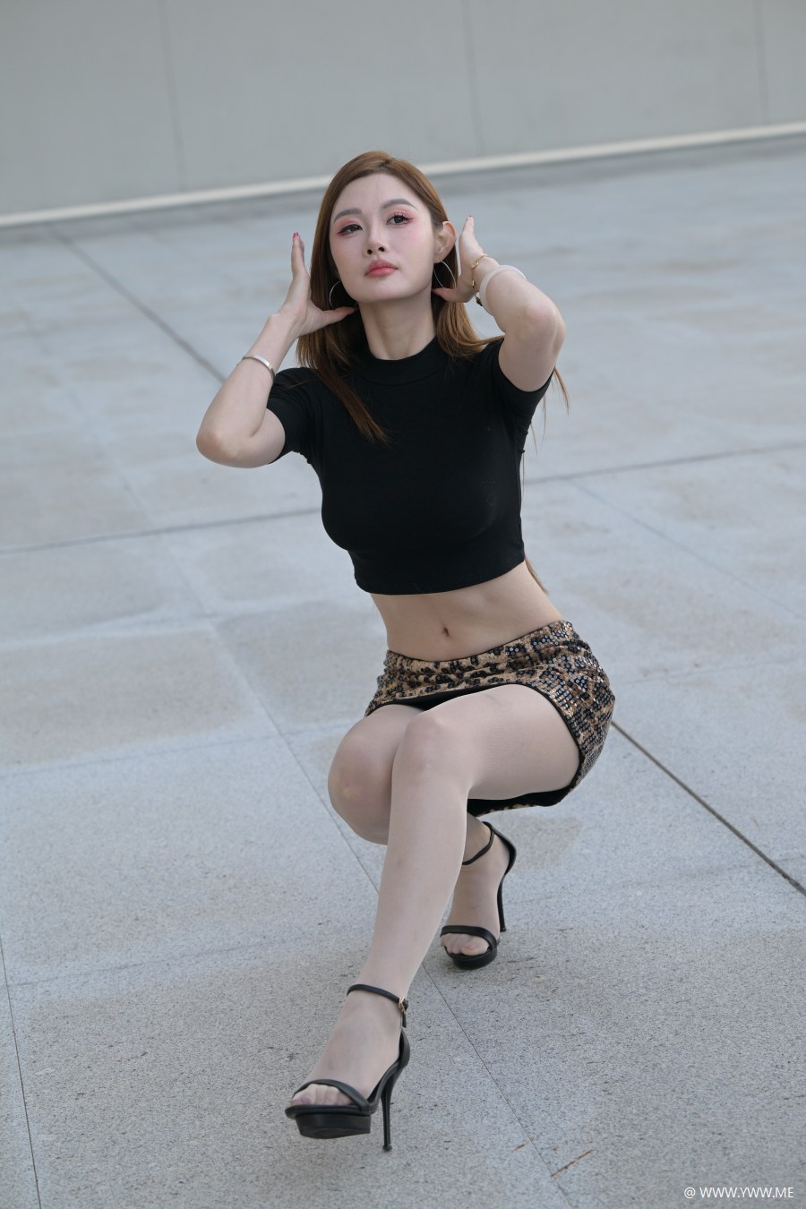 精选街拍 – 豹纹亮丝美女-1 - 脱兔网