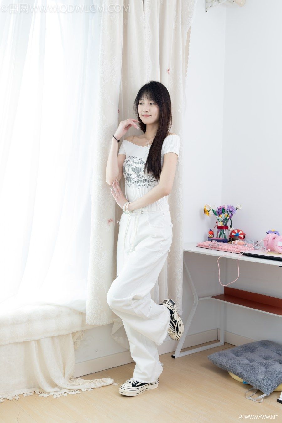 物恋传媒 NO.2670 山奈-帆布鞋、白棉袜-2 - HDMISS