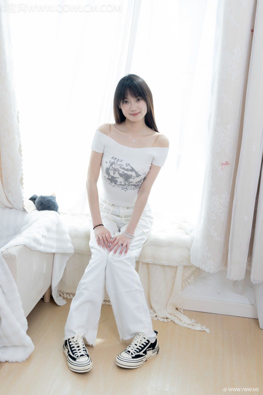 物恋传媒 NO.2670 山奈-帆布鞋、白棉袜-3 - HDMISS