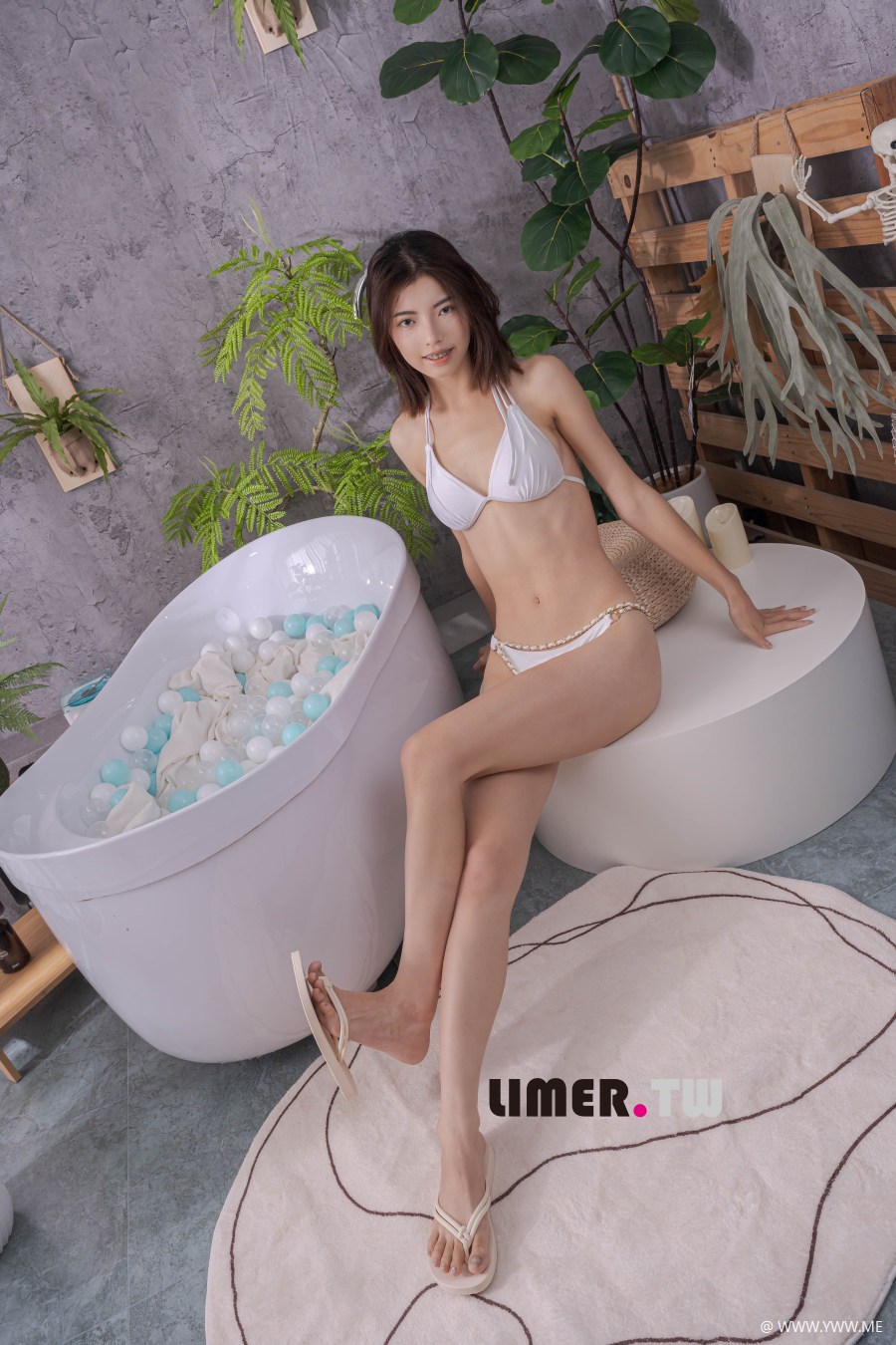 [台湾Limerence] 高挑Lily白系浴缸美足-3 - 尤丝