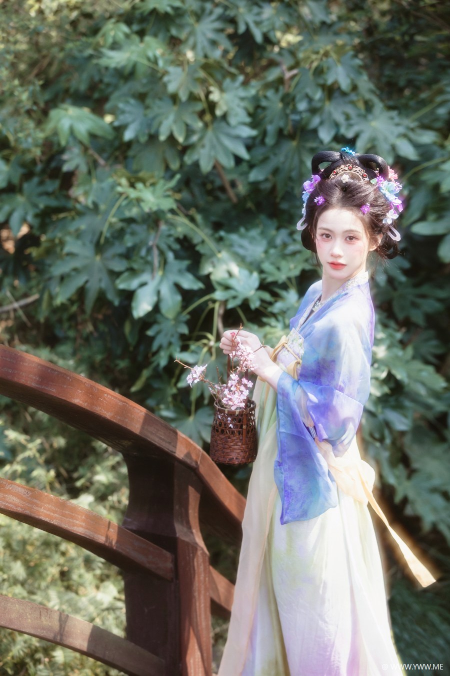 [YWW.ME] 眸映星光，步步生花 康渝茜Niki-1 - 脱兔网