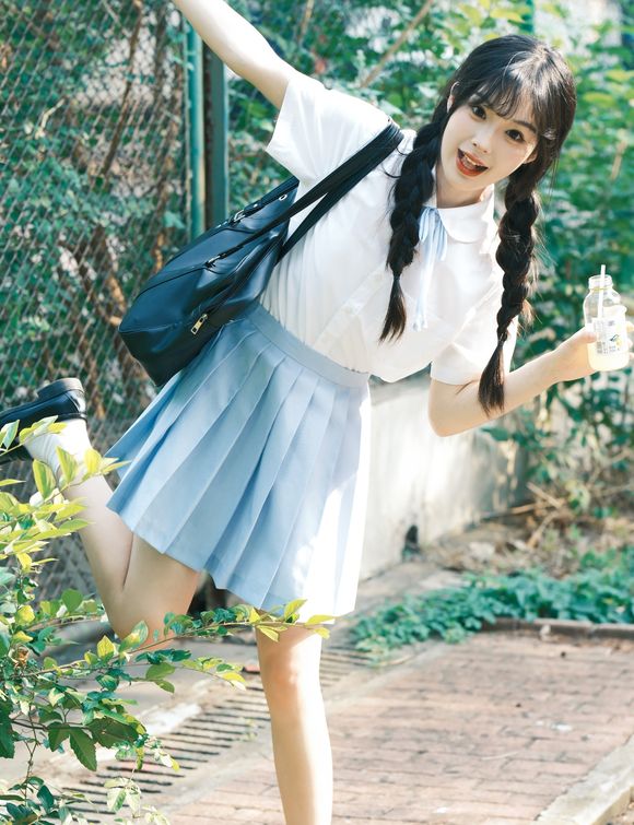 [YWW.ME] 校服的裙摆 四月泡芙