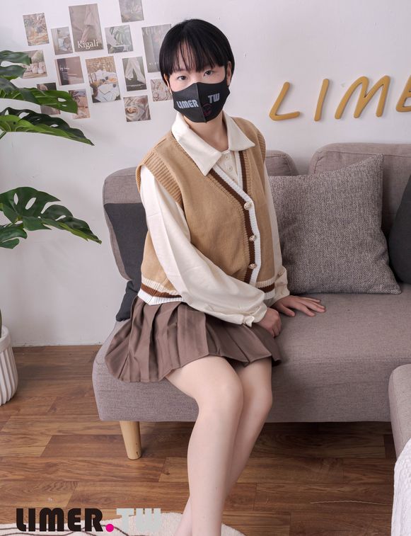 [台湾Limerence] 学院风清新素人 Irene 凉鞋搭配笔直长腿简直绝配