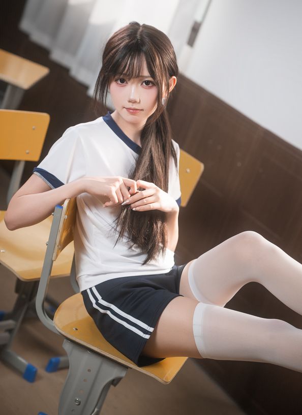 [YWW.ME] 体操服少女 万万鯊