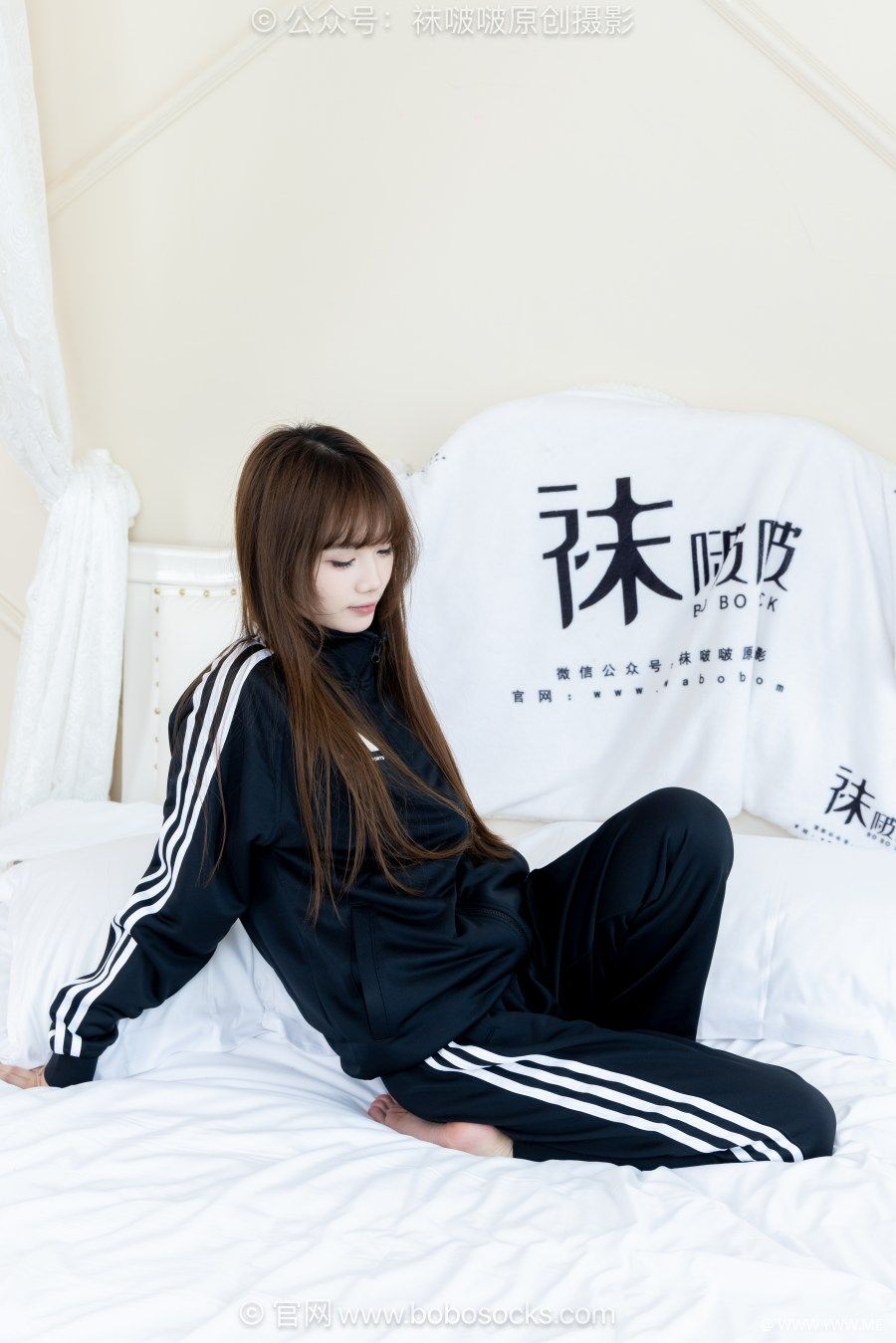 [袜啵啵] NO.703 甜甜圈-运动鞋、纯白棉袜-2 - HDMISS