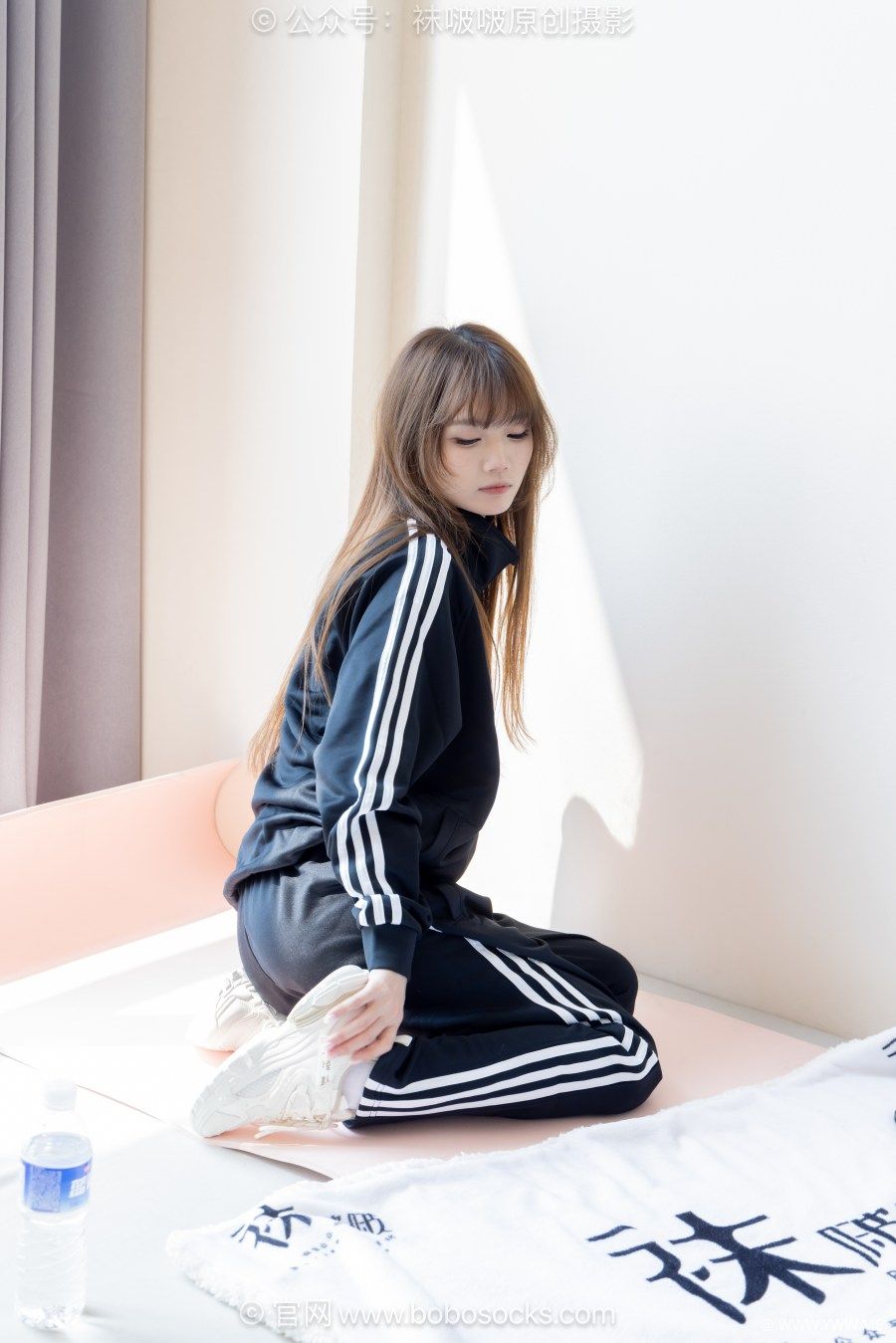 [袜啵啵] NO.703 甜甜圈-运动鞋、纯白棉袜-4 - HDMISS
