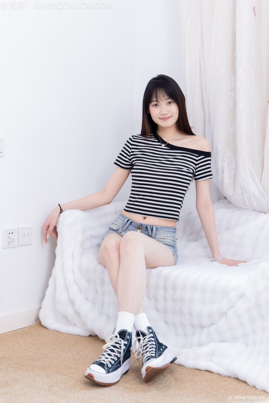 物恋传媒 NO.2687 山奈-帆布鞋、中筒白棉袜-2 - HDMISS