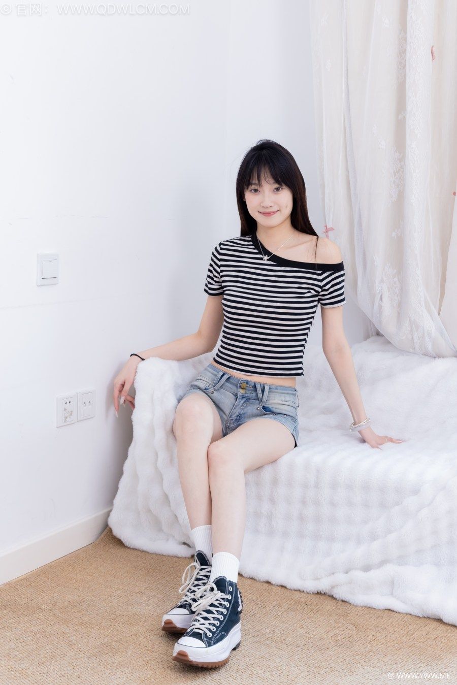 物恋传媒 NO.2687 山奈-帆布鞋、中筒白棉袜-1 - HDMISS