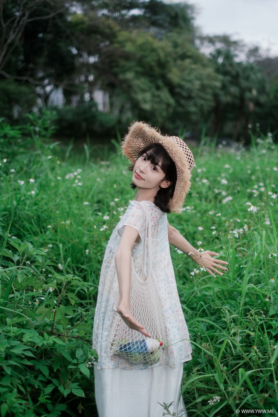 [YWW.ME] 夏日的浪漫，藏在漫野的绿意里 暗中讨饭-1 - HDMISS