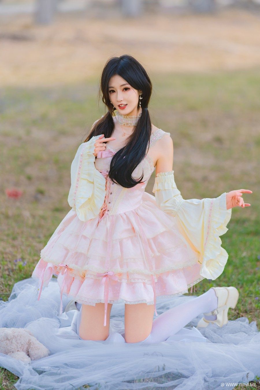 [YWW.ME] 甜妹洛丽塔洋装 春日草坪 小熊与少女的童话邂逅 林瑜-1 - HDMISS