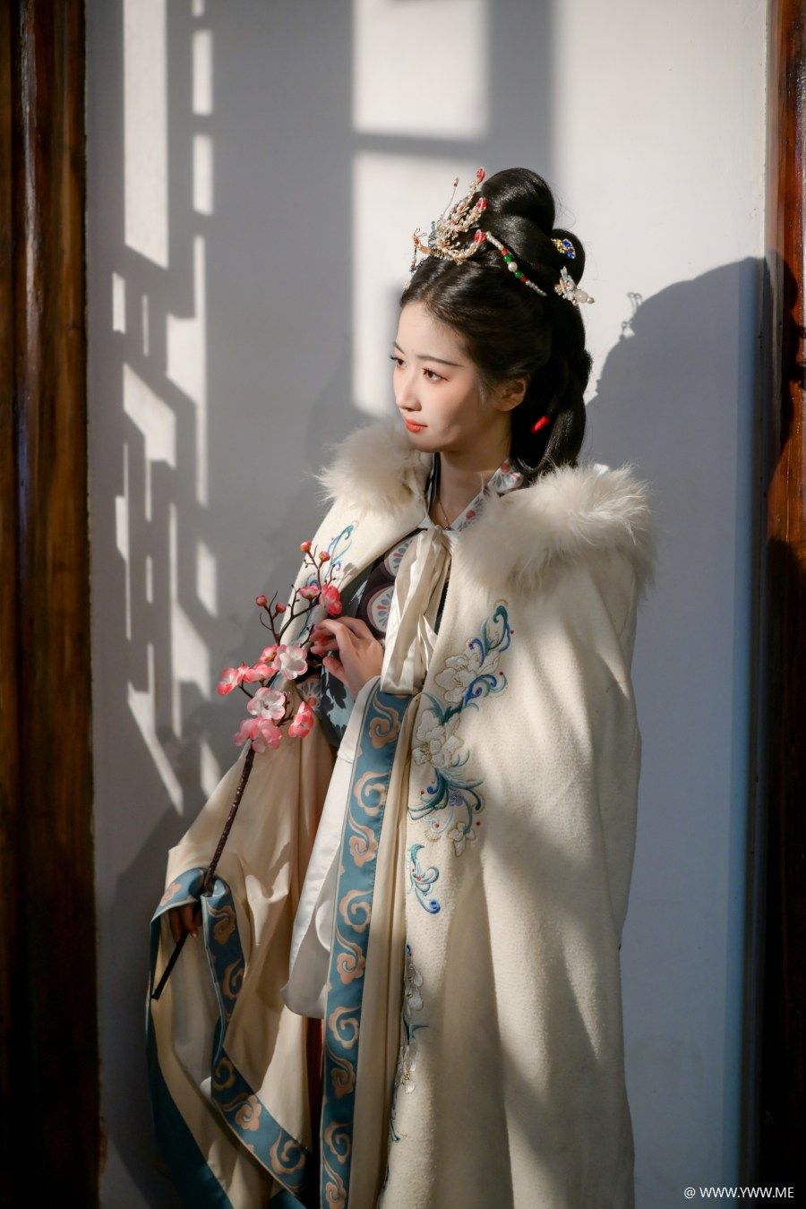 [YWW.ME] 窗影横斜 梅枝映雪 一襟冬意入汉服-3 - 脱兔网