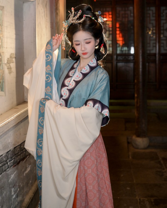 [YWW.ME] 窗影横斜 梅枝映雪 一襟冬意入汉服