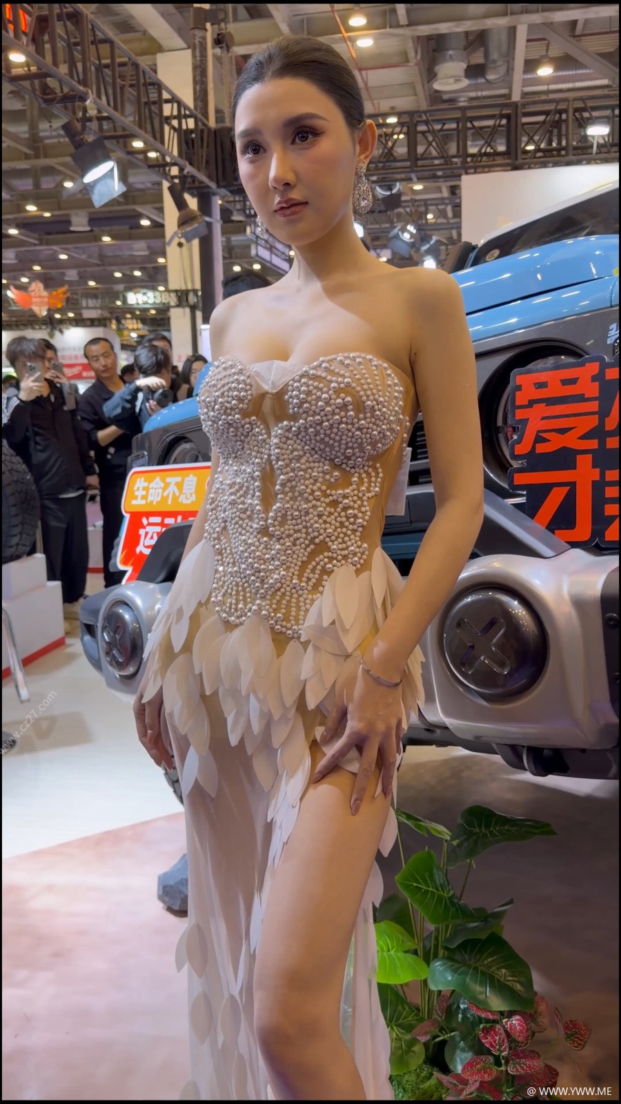 橙子摄影 – 小露娜低胸装-1 - 脱兔网