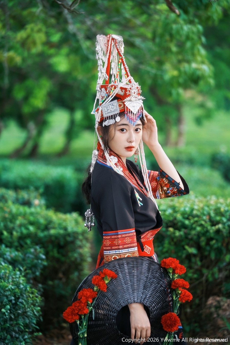 [YWW.ME] 当畲族的黑红撞色，遇上万亩茶园的青绿。 尼古拉斯依-1 - HDMISS