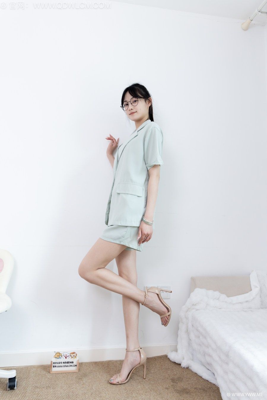 物恋传媒 NO.2708 山奈-三双高跟凉鞋、薄肉丝-2 - 尤丝