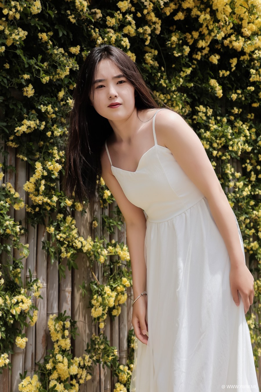 [YWW.ME] 黄木香白衣模特户外美女-1 - 尤丝