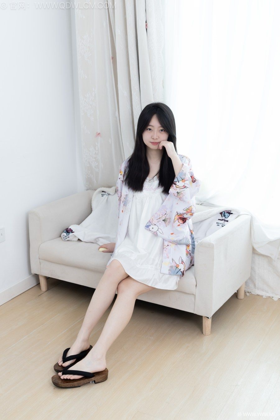 物恋传媒 NO.2715 萌萌-木屐、薄黑丝-3 - 脱兔网