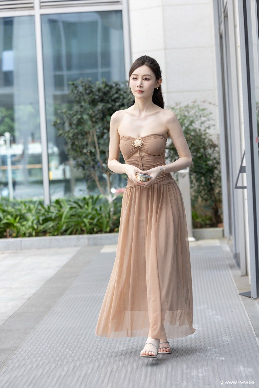 精选街拍 – 敏敏女神抹胸纱裙-1 - HDMISS