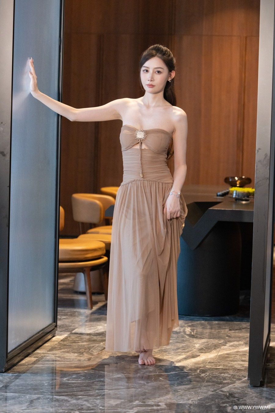 精选街拍 – 敏敏女神抹胸纱裙-4 - HDMISS