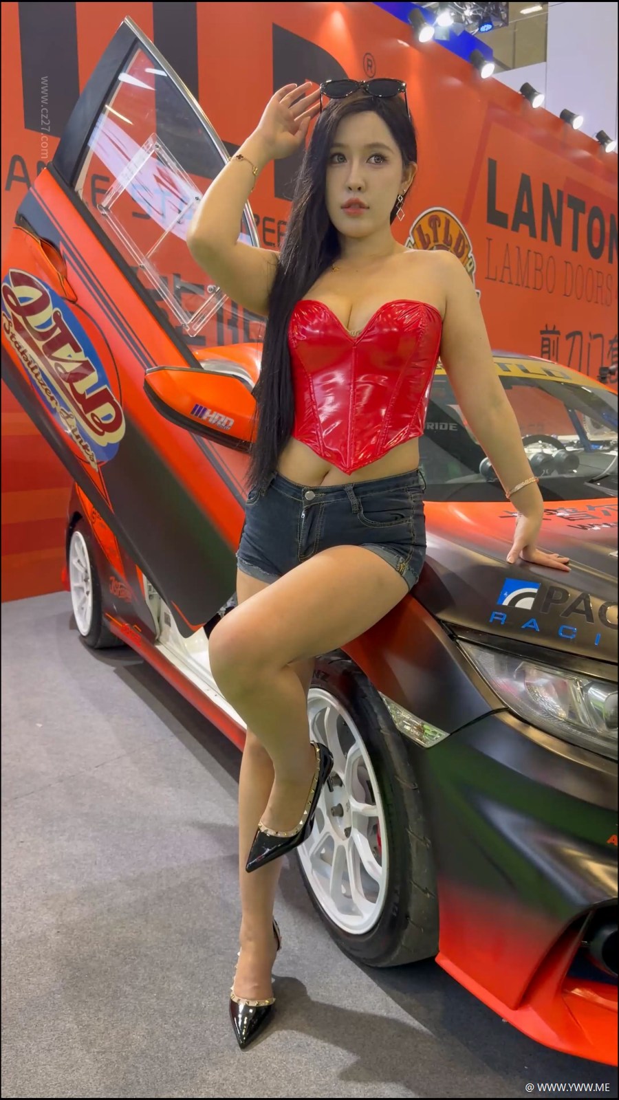 橙子摄影 – 红色低胸丰腴美女-3 - 尤丝