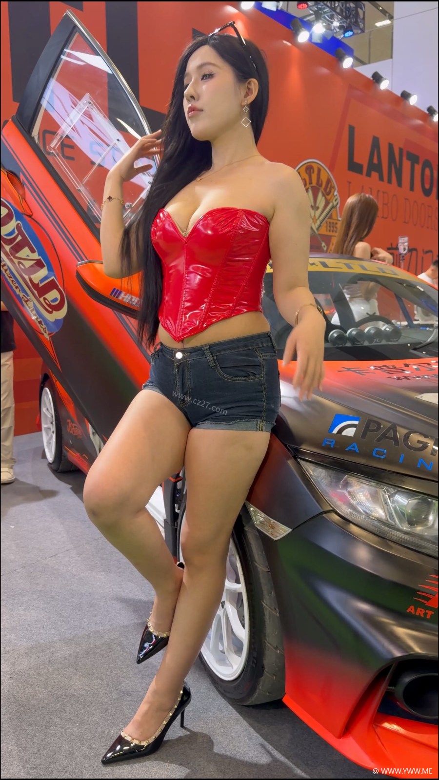 橙子摄影 – 红色低胸丰腴美女-2 - 尤丝