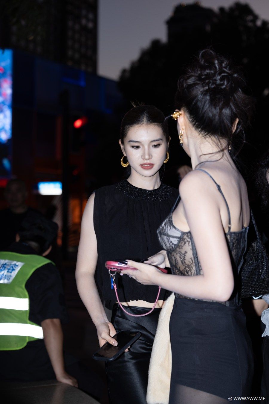 精选街拍 – 黑色系搭配-1 - 尤丝