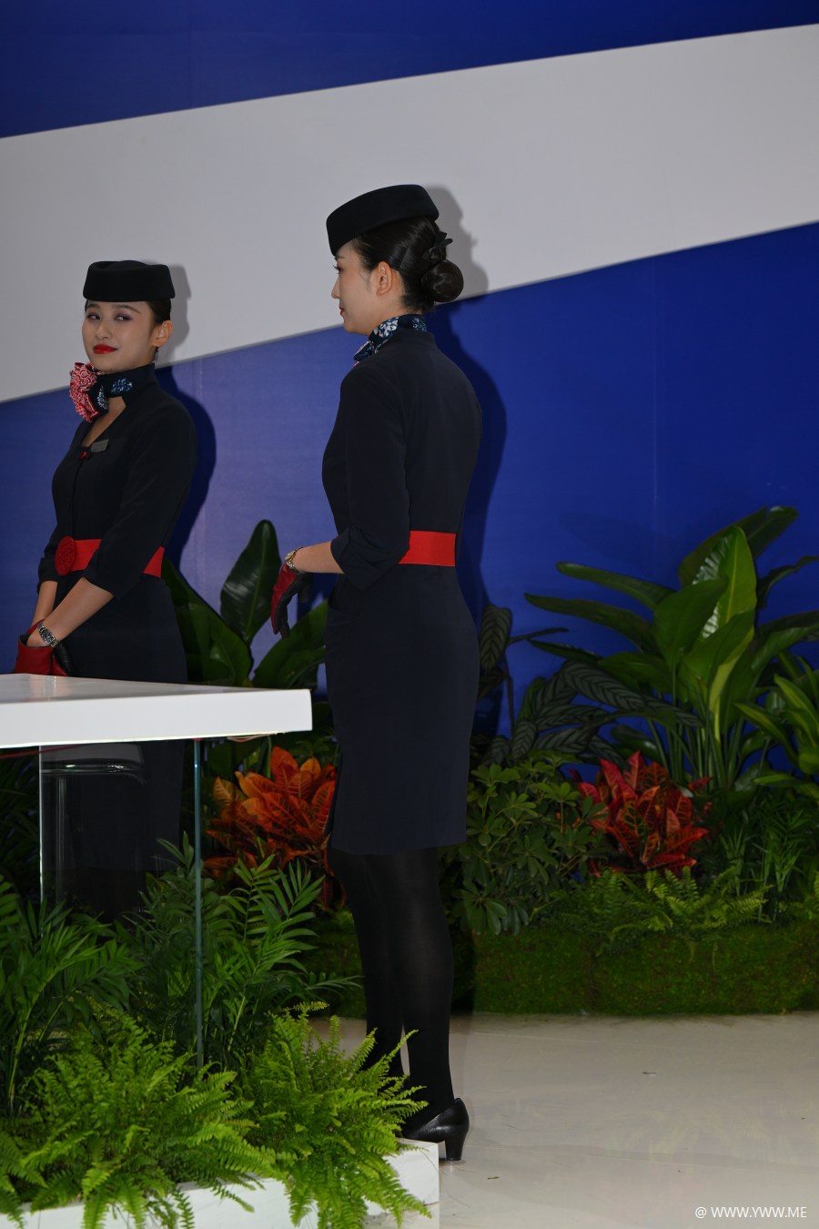 精选街拍 – 东方航空空姐-4 - 尤丝
