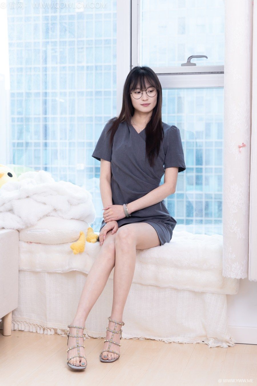 物恋传媒 NO.2733 山奈-三双高跟凉鞋、薄肉丝-4 - 尤丝