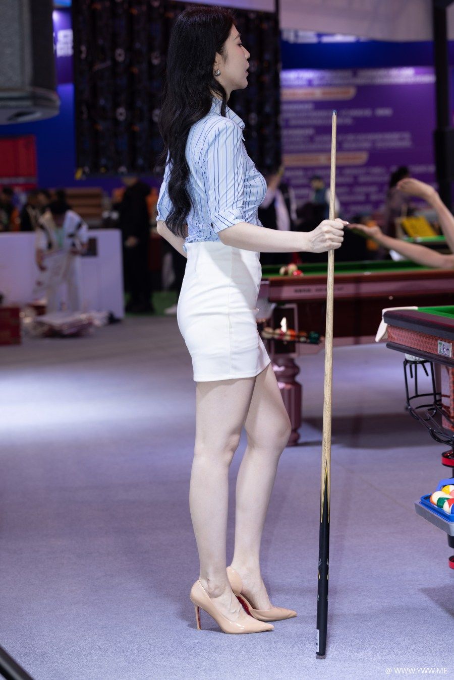 精选街拍 – 弦子的雪白美腿-1 - 尤丝