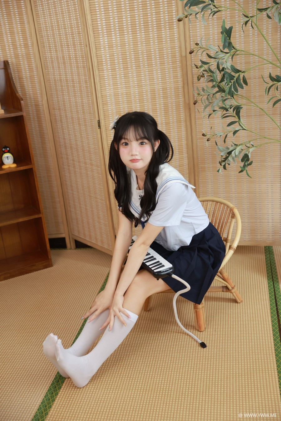 [YWW.ME] 日系jk少女 居家拍照 懒懒的睡眠羊-1 - 尤丝