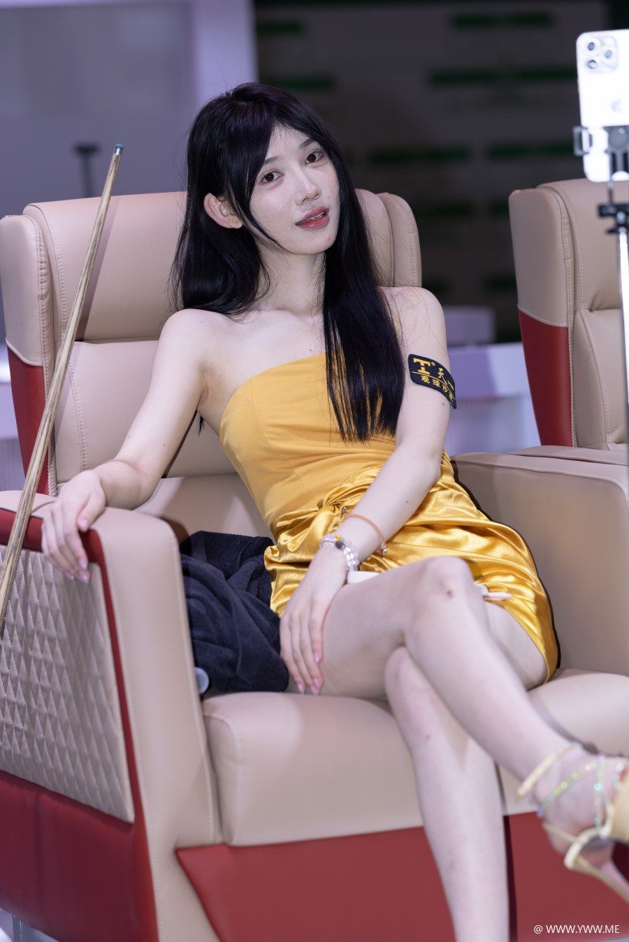 精选街拍 – 车模李依恩-1 - 尤丝