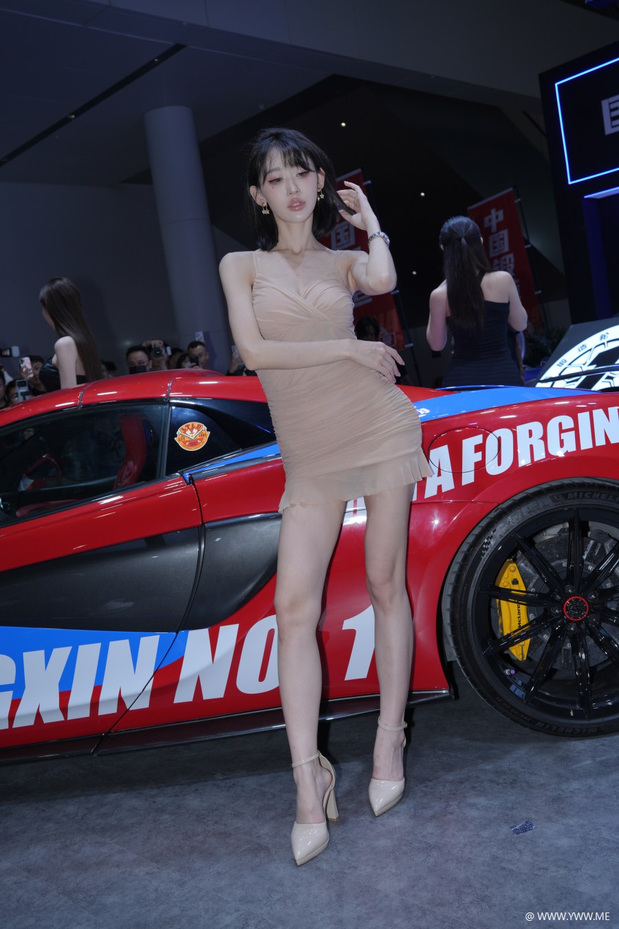 精选街拍 – 靓丽粉裙-3 - 尤丝